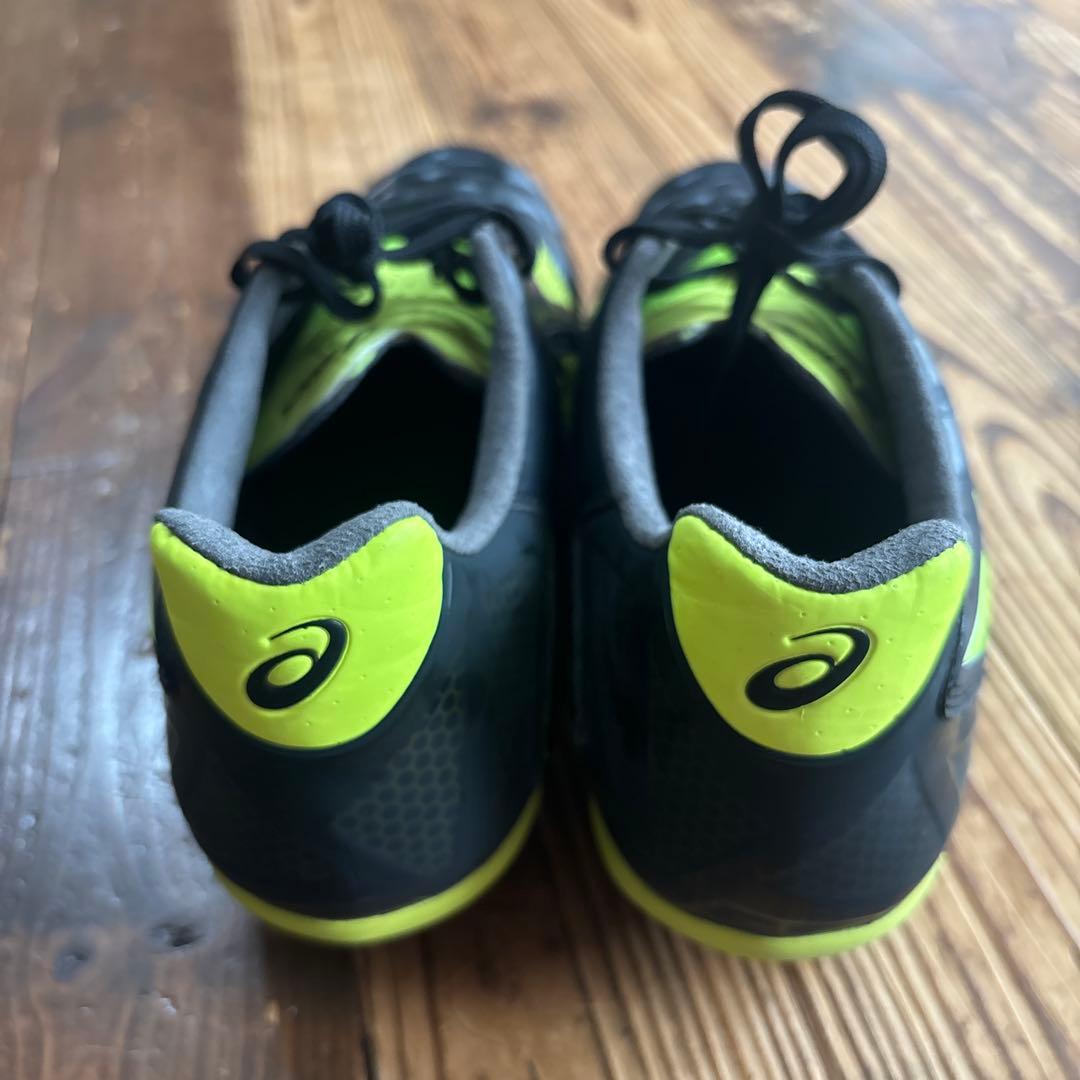 サッカースパイク　28cm asics