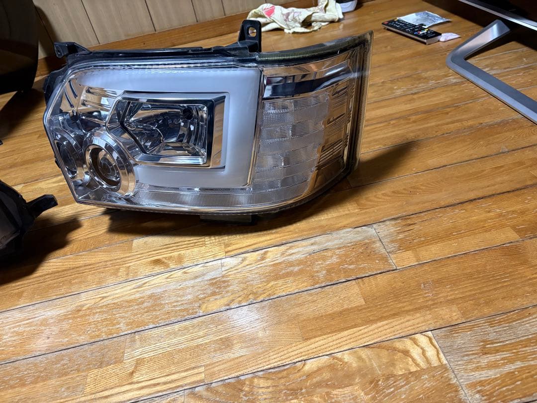 200系ハイエース　ＬＥＤヘッドライト