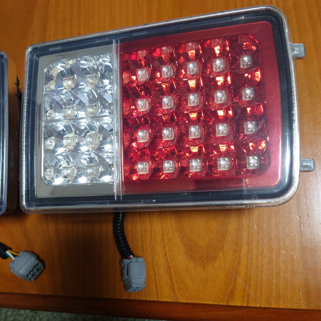 ファイバーレジン•エブリィ１７Ｖ•エブリィ６４Ｖ共用•ＬＥＤテールランプ
