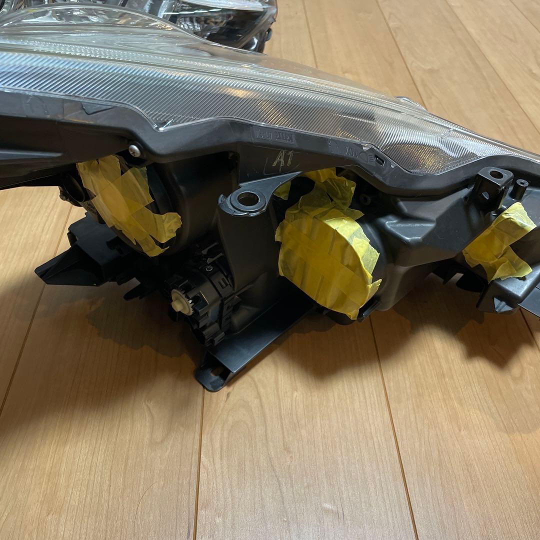値下しました　プリウスα 後期　ハロゲン　ヘッドライト　ZVW40 左右セット