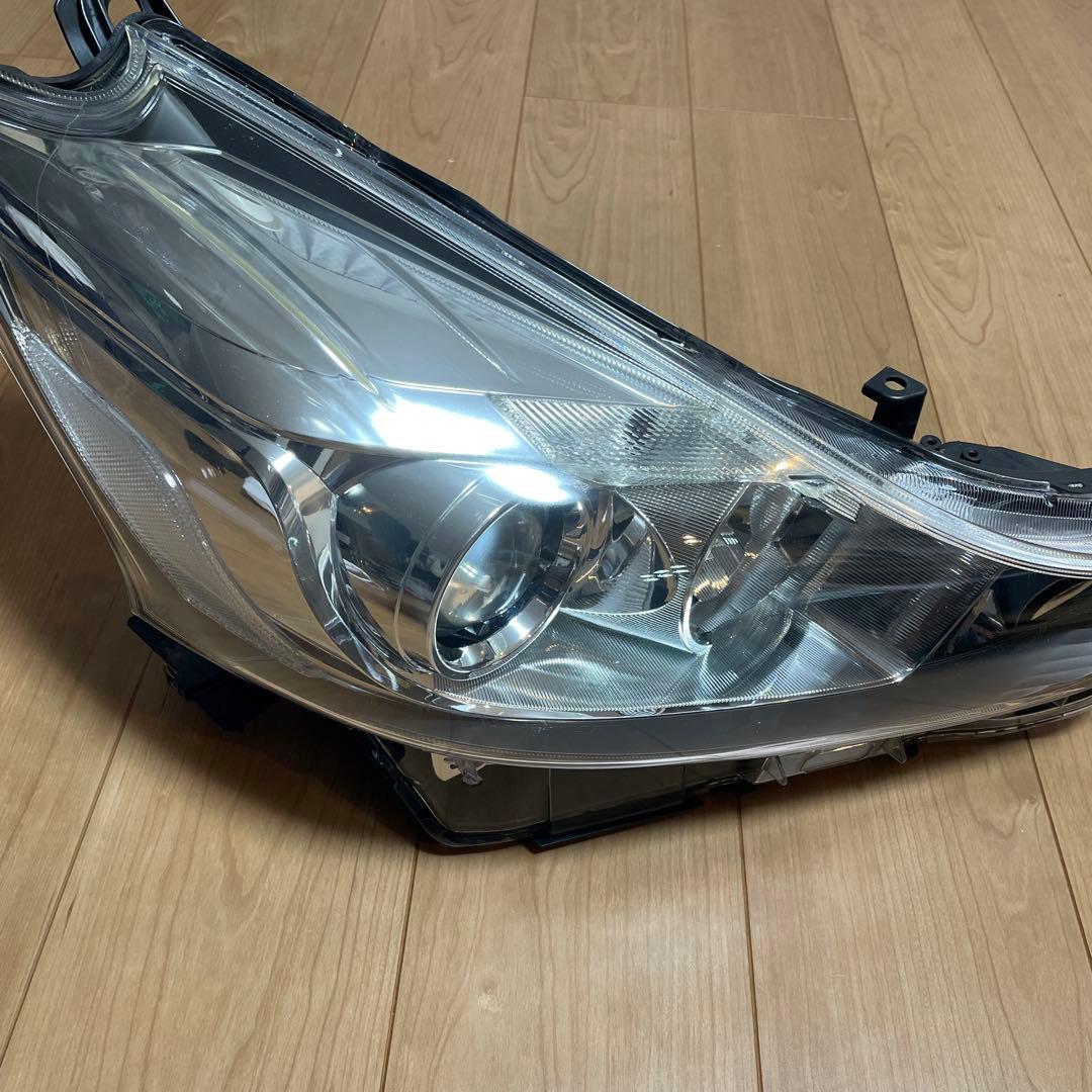 値下しました　プリウスα 後期　ハロゲン　ヘッドライト　ZVW40 左右セット