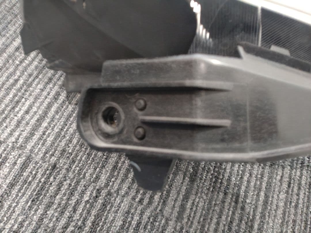 ホンダ GE6 フィット 純正右ヘッドライト HID