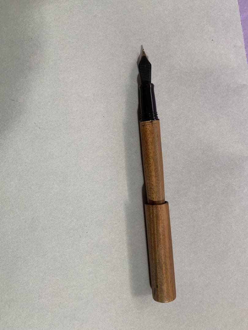 木製の万年筆　クラシカルデザイン