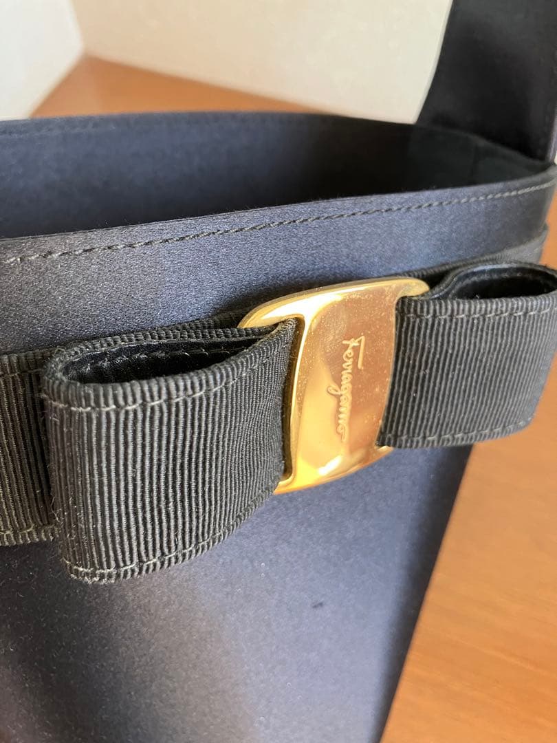 Ferragamo フェラガモ ★ ヴァラ ハンドバッグ バケツ型
