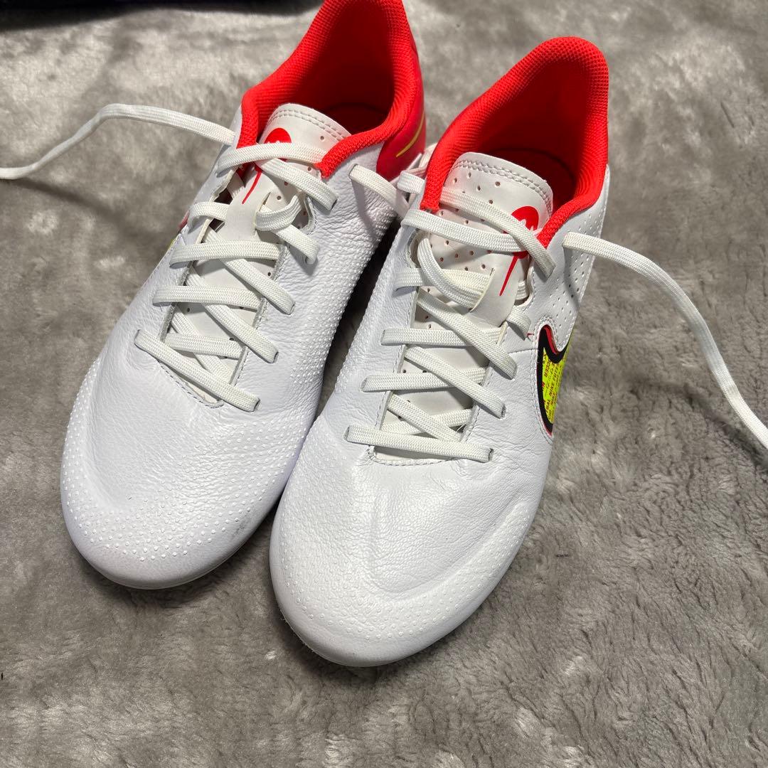 Nike Tiempo サッカーシューズ ホワイト/レッド