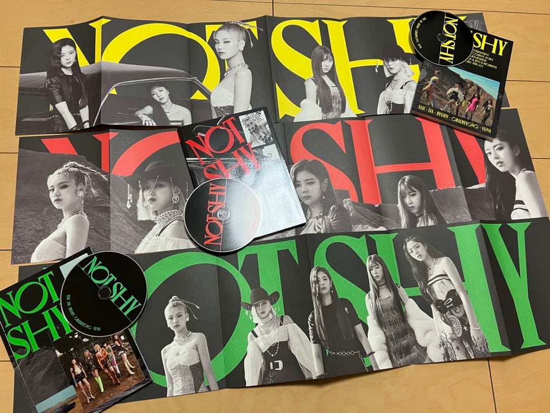 ITZY CDアルバムセット、ポスターセット