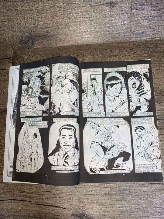 アンドレイ チカチーロ 伝記 シリアルキラー アメコミ 洋書 ポストカード2枚