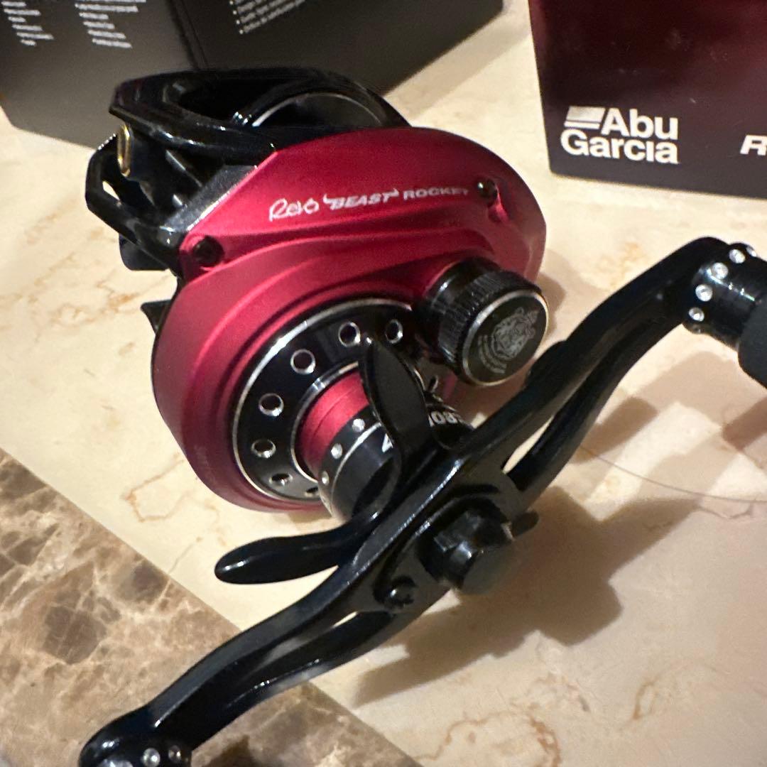リール REVO BEAST 41 RCKT
