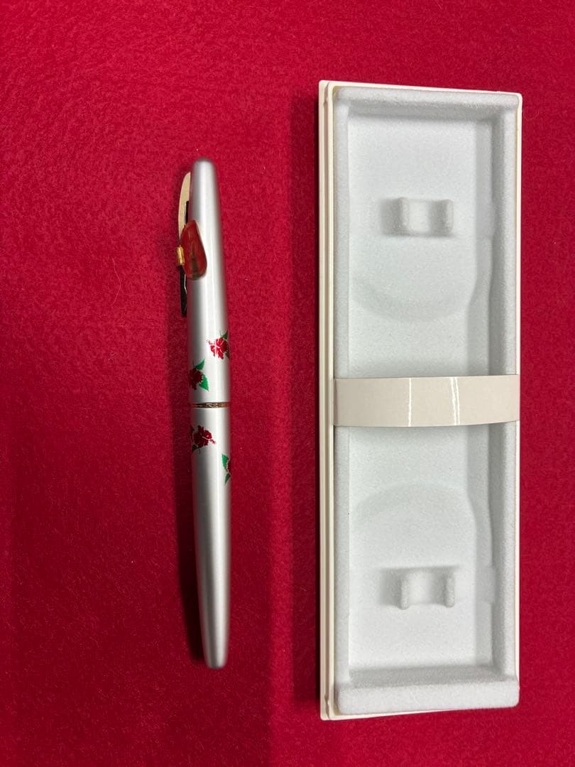 Platinum 花柄デザイン 万年筆 シルバー 赤