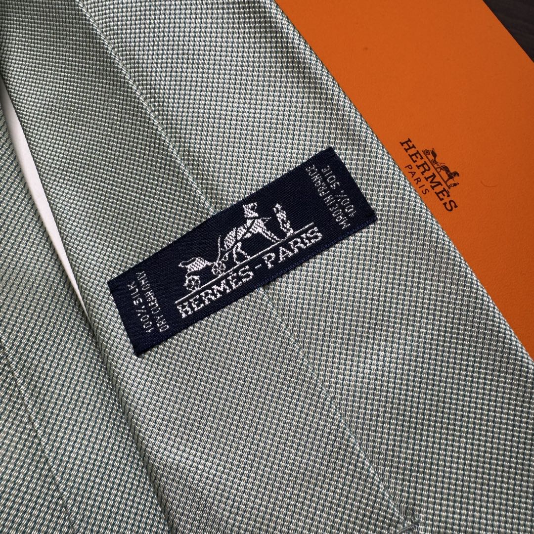 極美品 HERMES エルメス セージグリーン ソリッドタイ ネクタイ シルク
