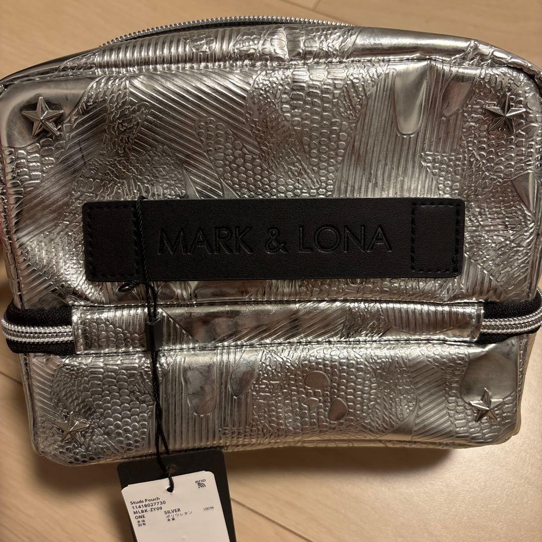 新品未使用！MARK & LONA シルバー小型ポーチ