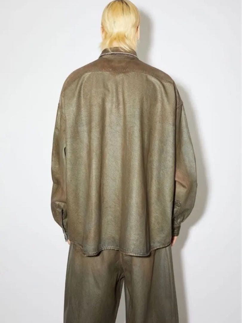 ジョングク着 ACNE STUDIOS ボタンアップデニムシャツ