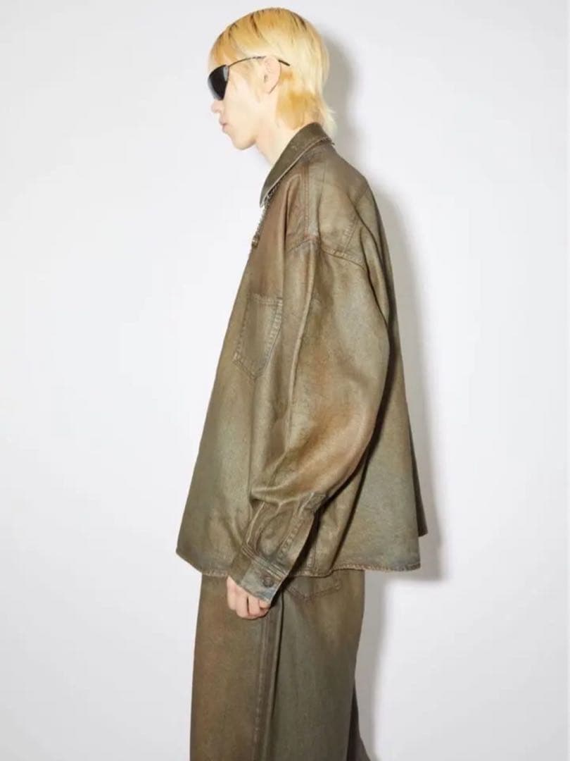 ジョングク着 ACNE STUDIOS ボタンアップデニムシャツ