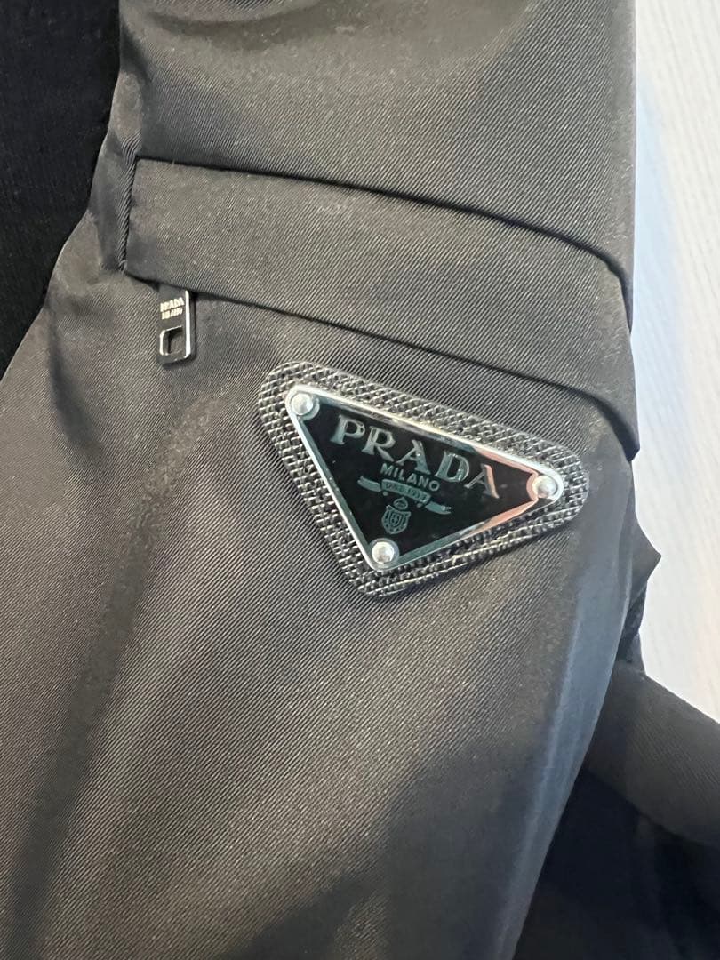 PRADA フード付きクロップドパーカー ブラック