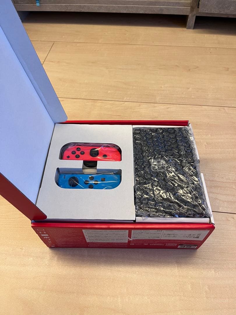 【中古美品】Nintendo Switch 本体・コントローラー・充電器完備