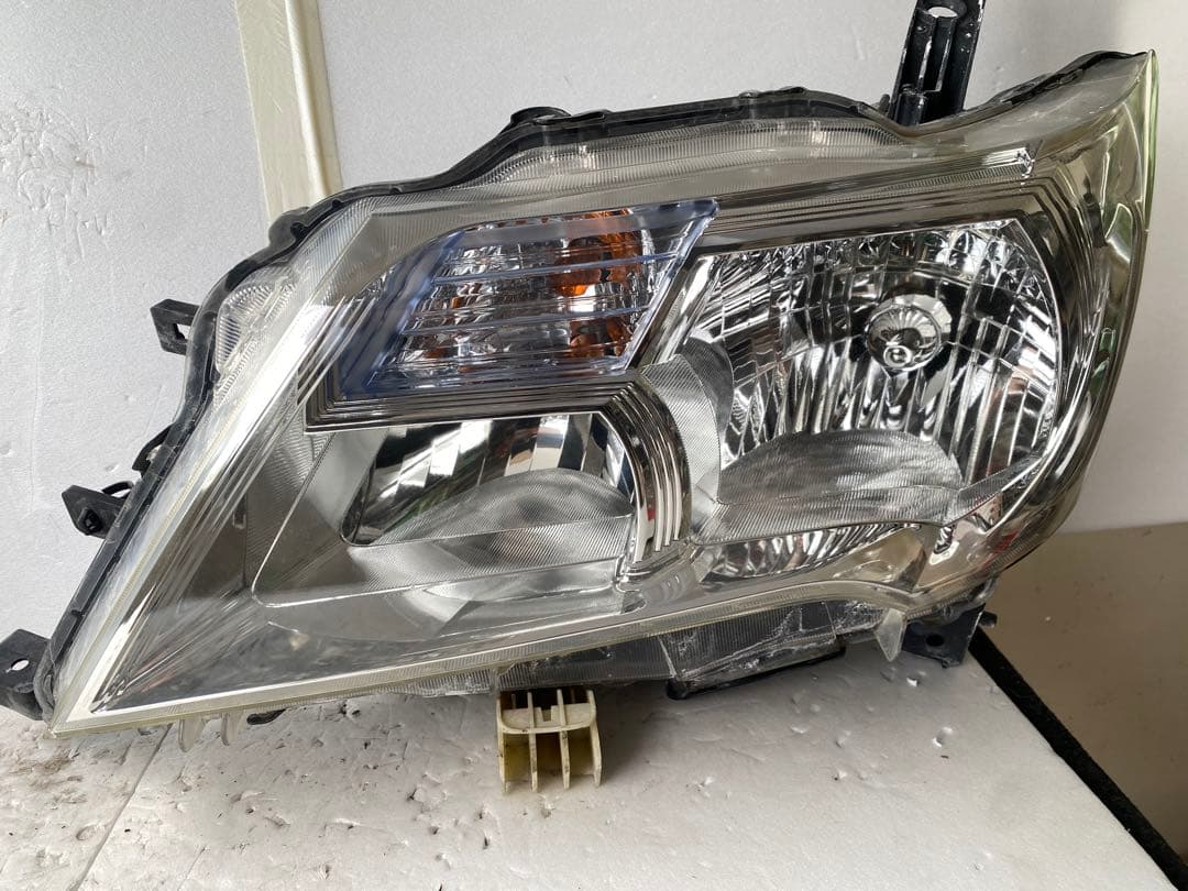 日産 セレナ C26 純正ヘッドライト 左右セット ハロゲン 美品
