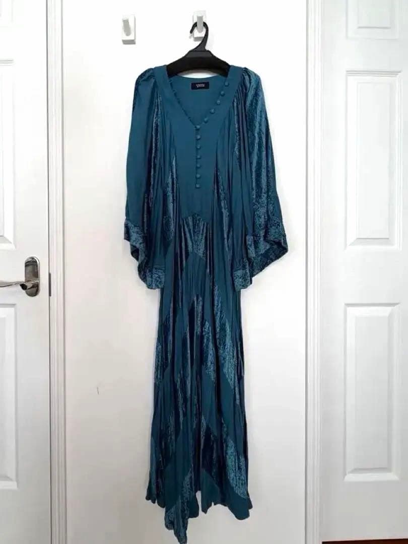 【美品】velnicaベロアワンピース