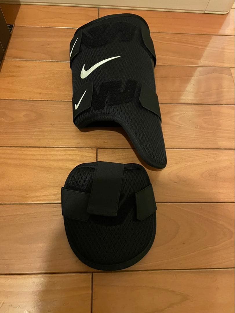 Nike フットガード　左打者用