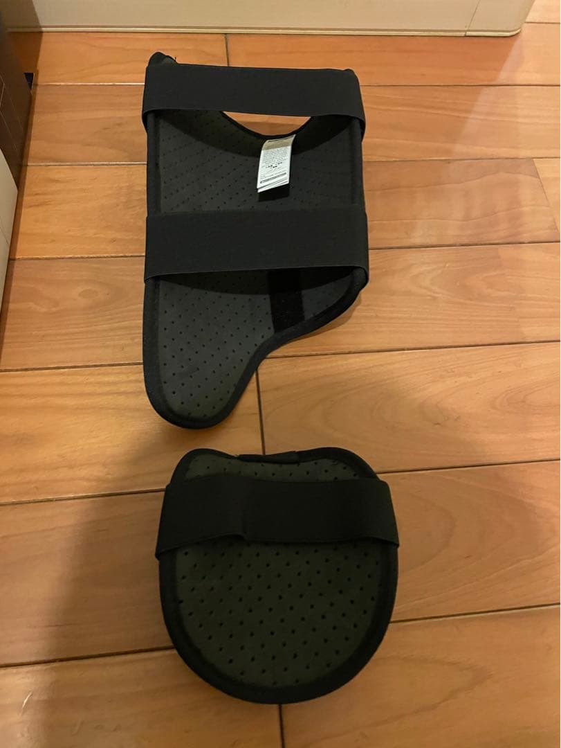 Nike フットガード　左打者用