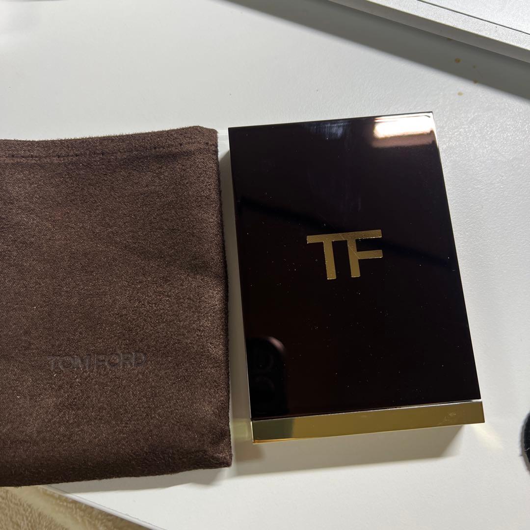 【限定】TOMFORD アイカラークォード　01S メタリックモーブ