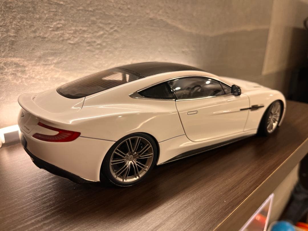 オートアート 1/18 アストンマーチン ヴァンキッシュ