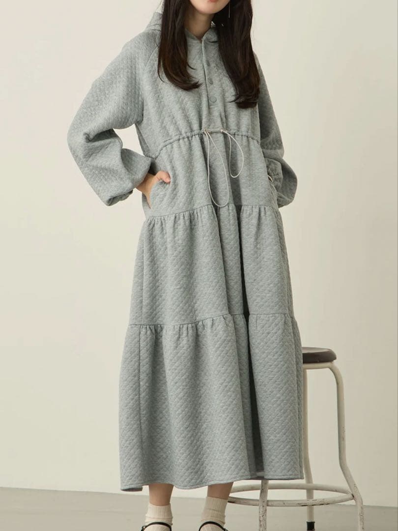 honono キルティングパーカーワンピース Gray マタニティ　ワンピース