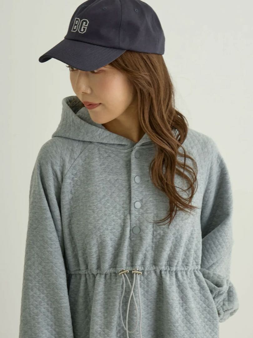 honono キルティングパーカーワンピース Gray マタニティ　ワンピース