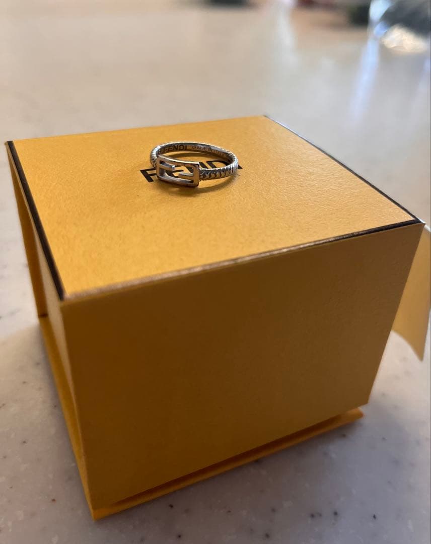 FENDI シルバー リング Silver tone ring 箱付き