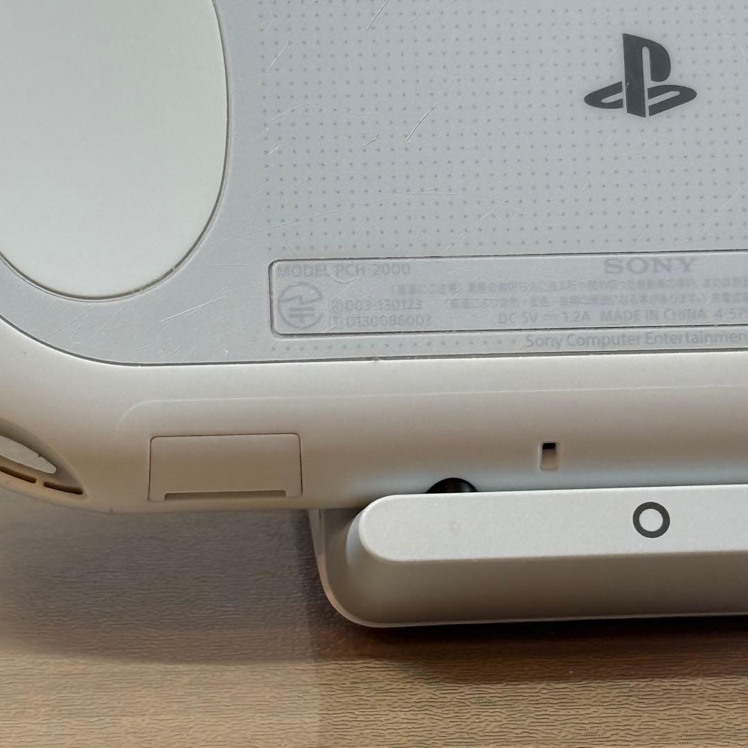 4-081 PSVITA PCH-2000 グレイシャー・ホワイト