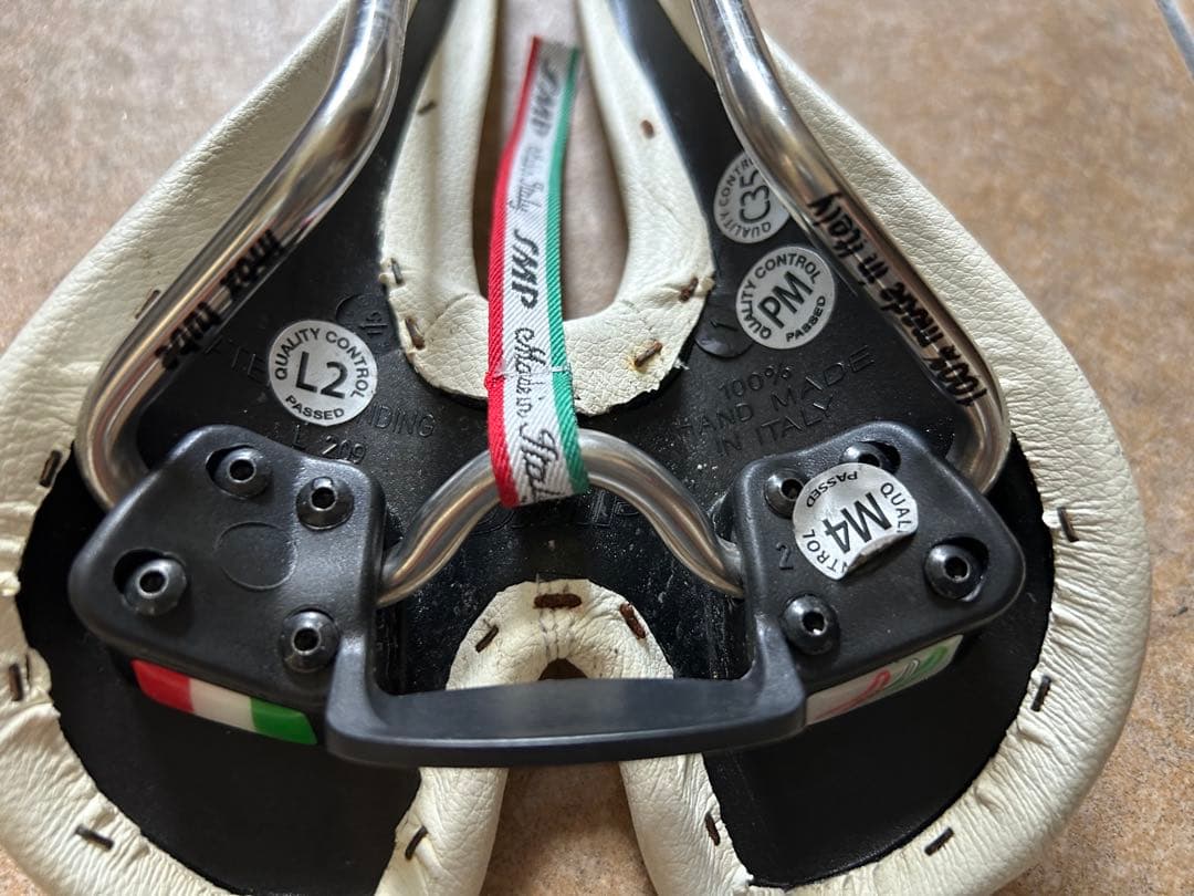 Selle SMP Dynamic ホワイト　ロードバイクサドル