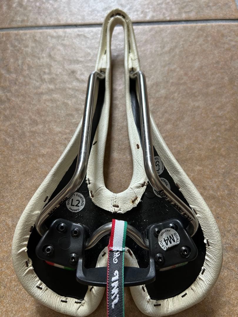 Selle SMP Dynamic ホワイト　ロードバイクサドル