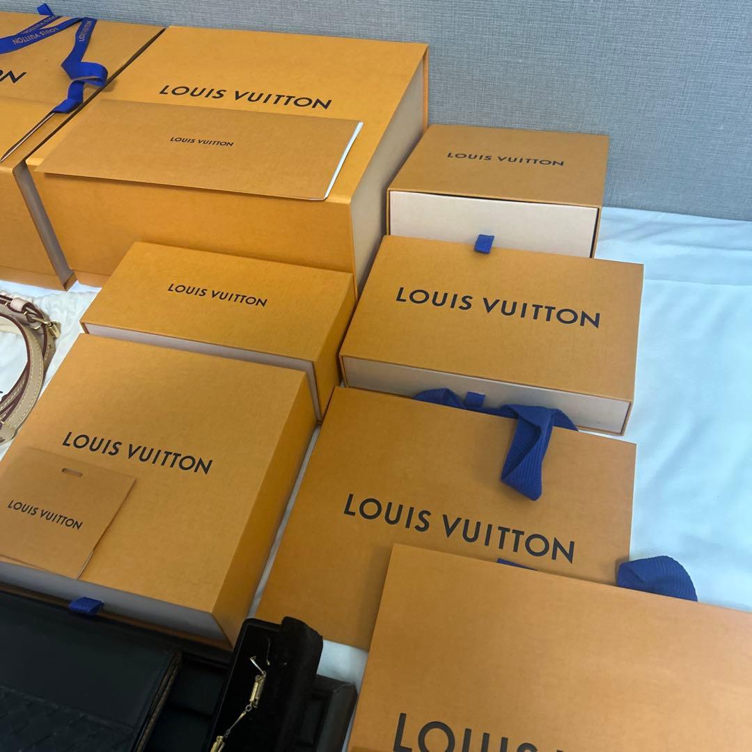 m*o様 【遺品整理・生前整理品】VUITTON 財布　ネックレス　時計