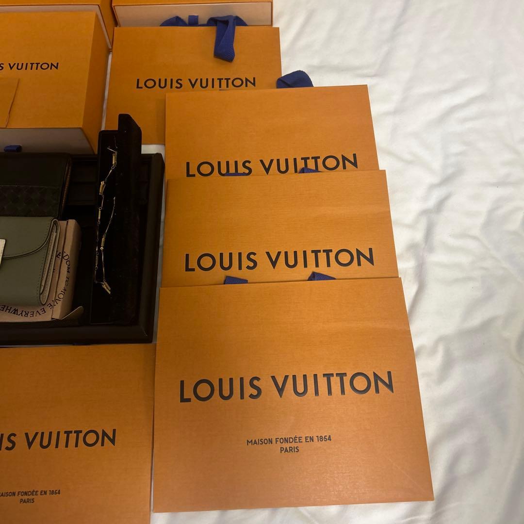 m*o様 【遺品整理・生前整理品】VUITTON 財布　ネックレス　時計
