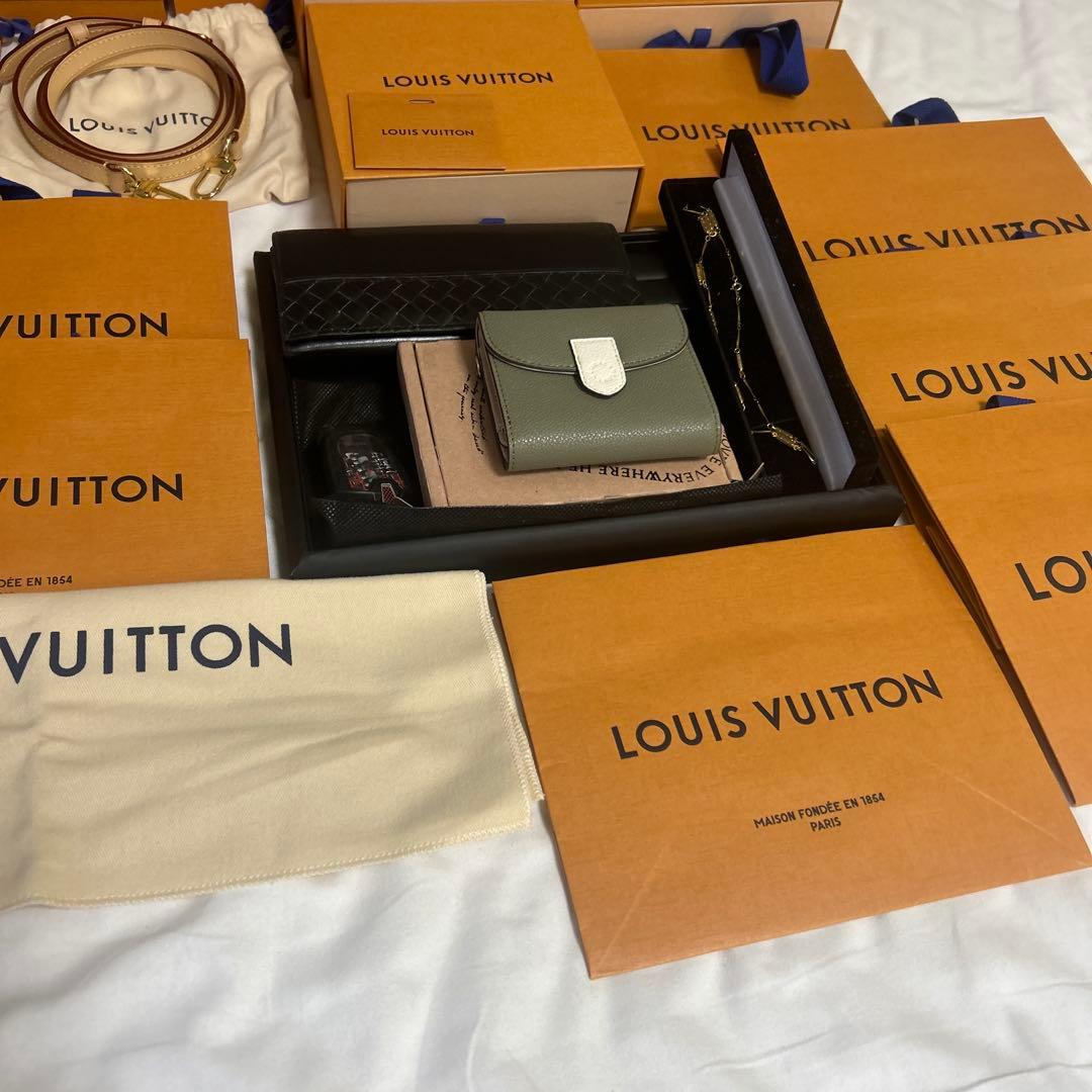 m*o様 【遺品整理・生前整理品】VUITTON 財布　ネックレス　時計