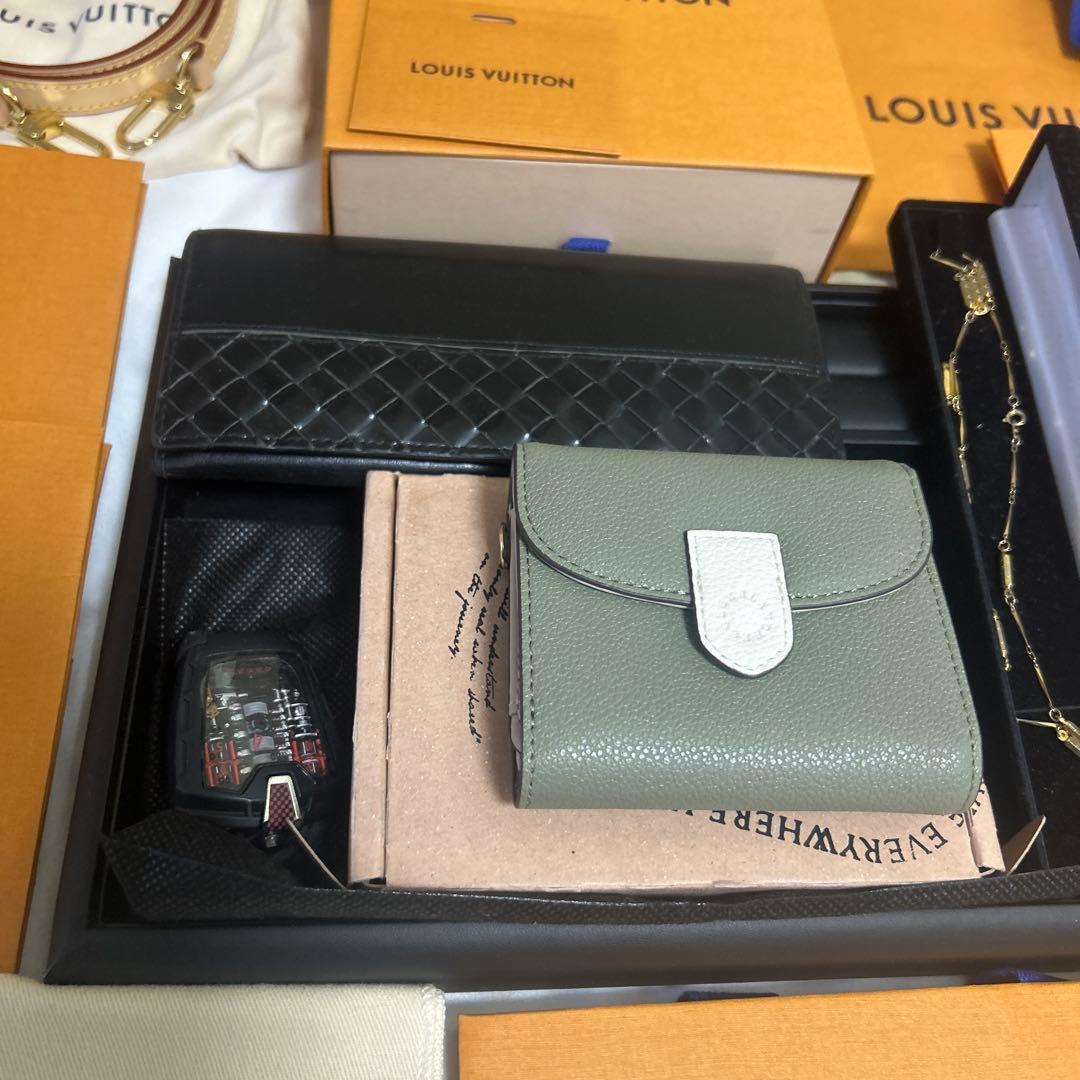 m*o様 【遺品整理・生前整理品】VUITTON 財布　ネックレス　時計