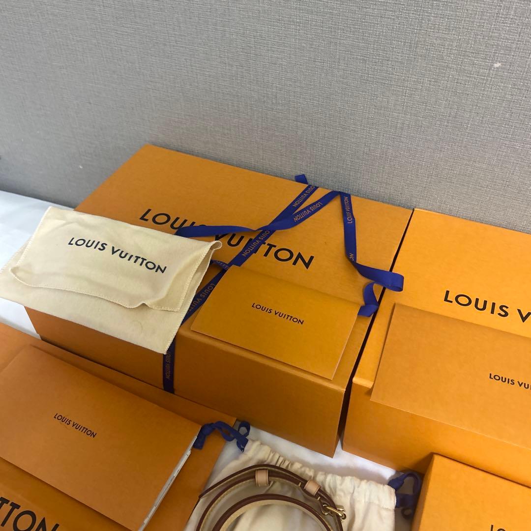 m*o様 【遺品整理・生前整理品】VUITTON 財布　ネックレス　時計