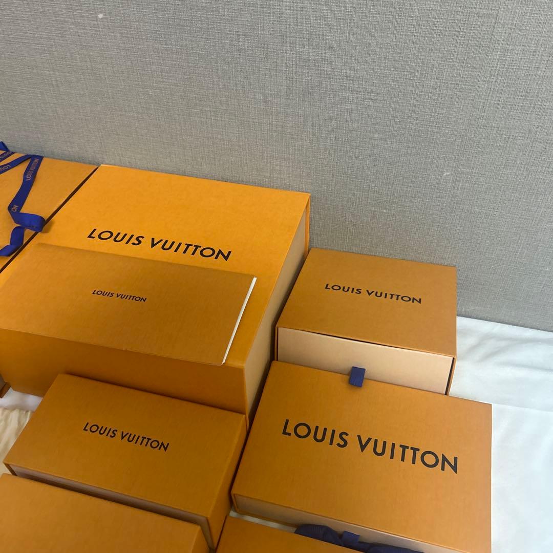m*o様 【遺品整理・生前整理品】VUITTON 財布　ネックレス　時計