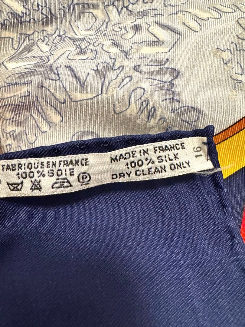 HERMES スカーフ カレ90 Neige d'Antan去年の雪