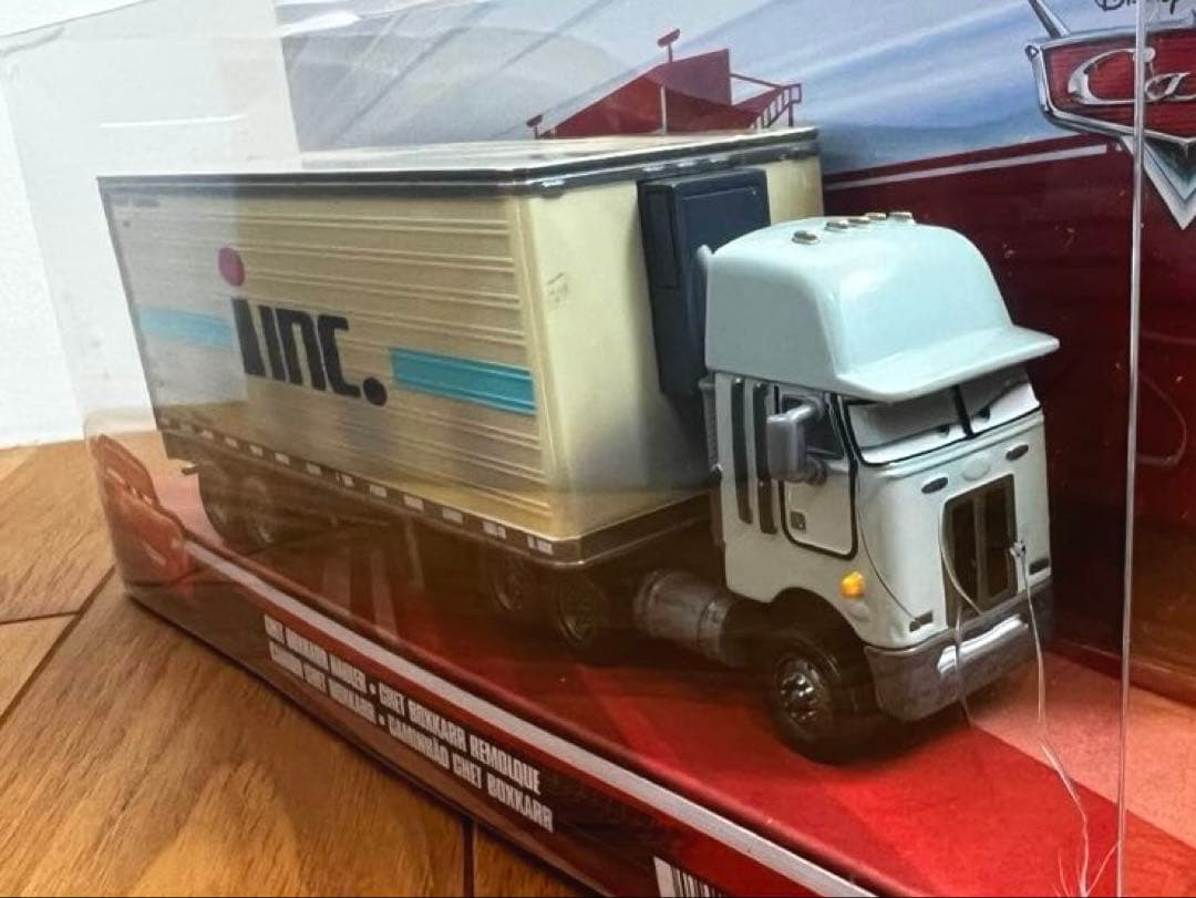 価格調整可能　カーズ、マテル製商品 Chet Boxkarr Hauler 1台