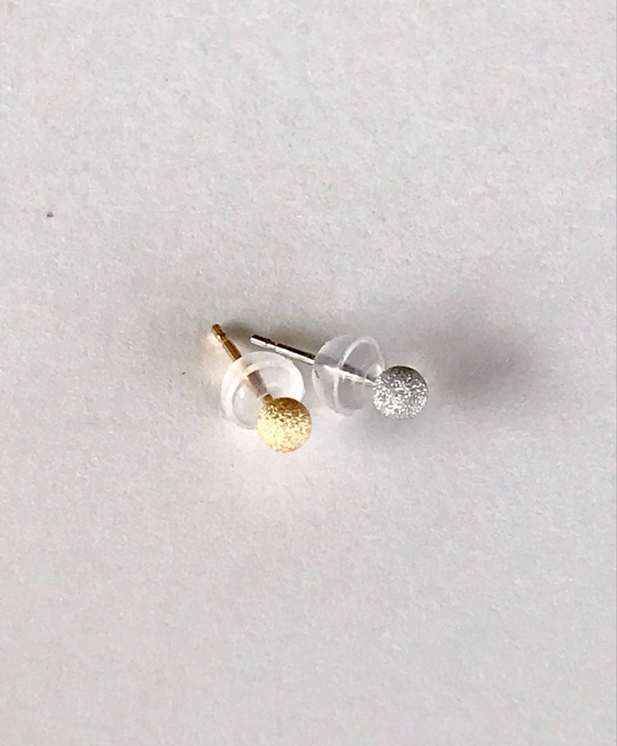 プラチナ&K18丸玉ピアス 3mm 片耳ずつフラッシュボールピアス