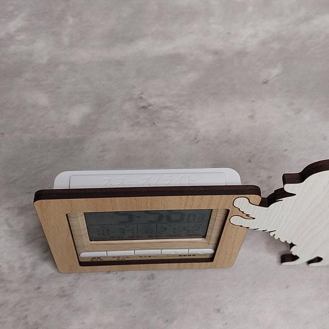 【電波時計】ワンちゃんが寄り添う電波デジタル時計 ― ダックスフンド　黒