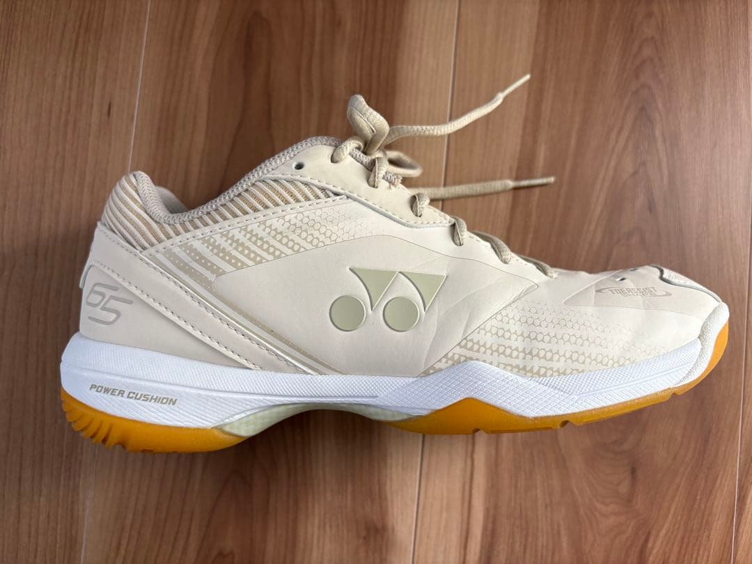 美品　YONEX バドミントンシューズ パワークッション65Z3SY 24cm