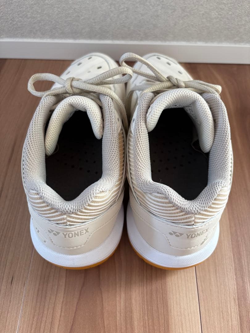美品　YONEX バドミントンシューズ パワークッション65Z3SY 24cm