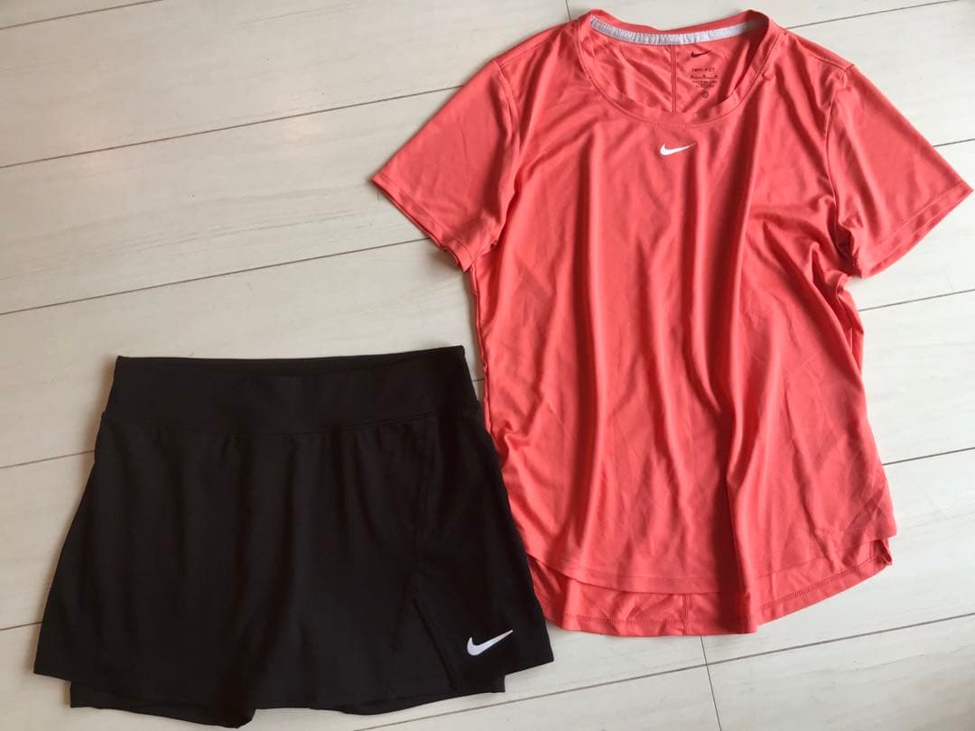 NIKEスリットがカッコいいビクトリースコートとゆったりテニストップス上下セット