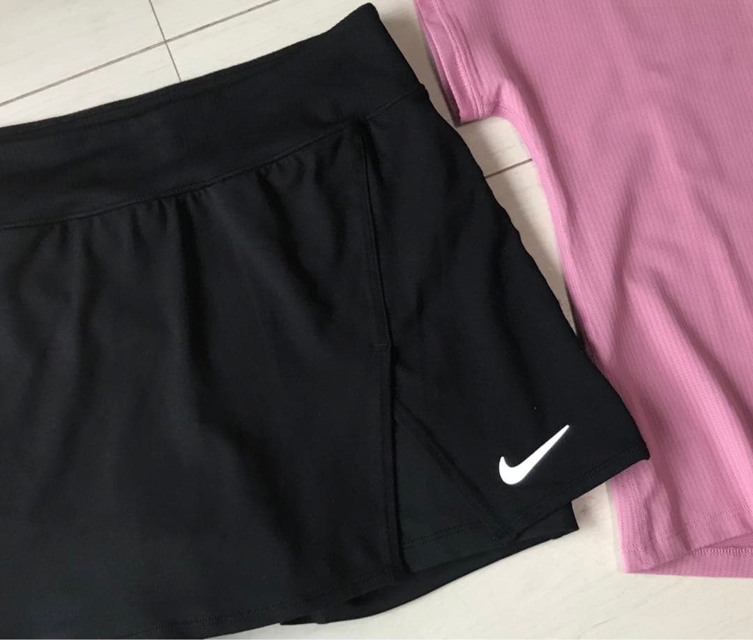 NIKEスリットがカッコいいビクトリースコートとゆったりテニストップス上下セット