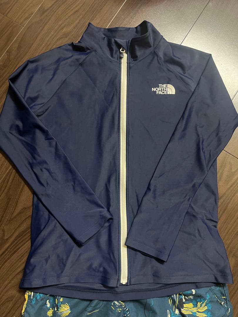 ◾️めぐ◾️ THE NORTH FACE ラッシュガードと水着セット140