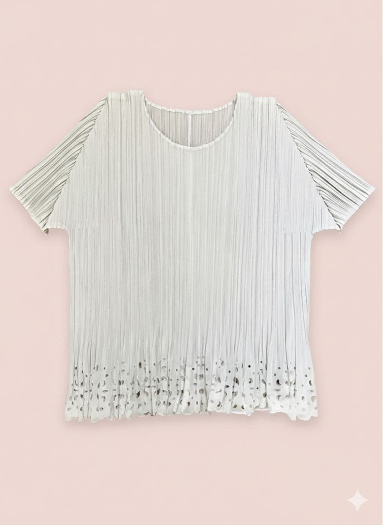PLEATS PLEASネイビー プリーツ長袖シャツとホワイトプリーツ半袖シャツ