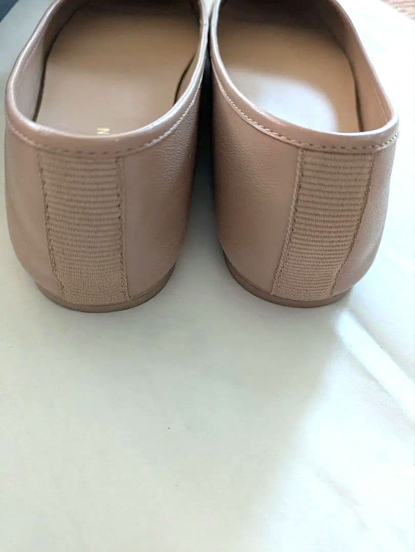 美品です。COLE HAAN ベージュ バレエシューズ