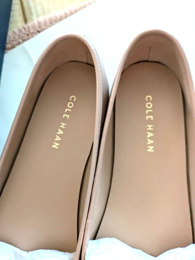美品です。COLE HAAN ベージュ バレエシューズ