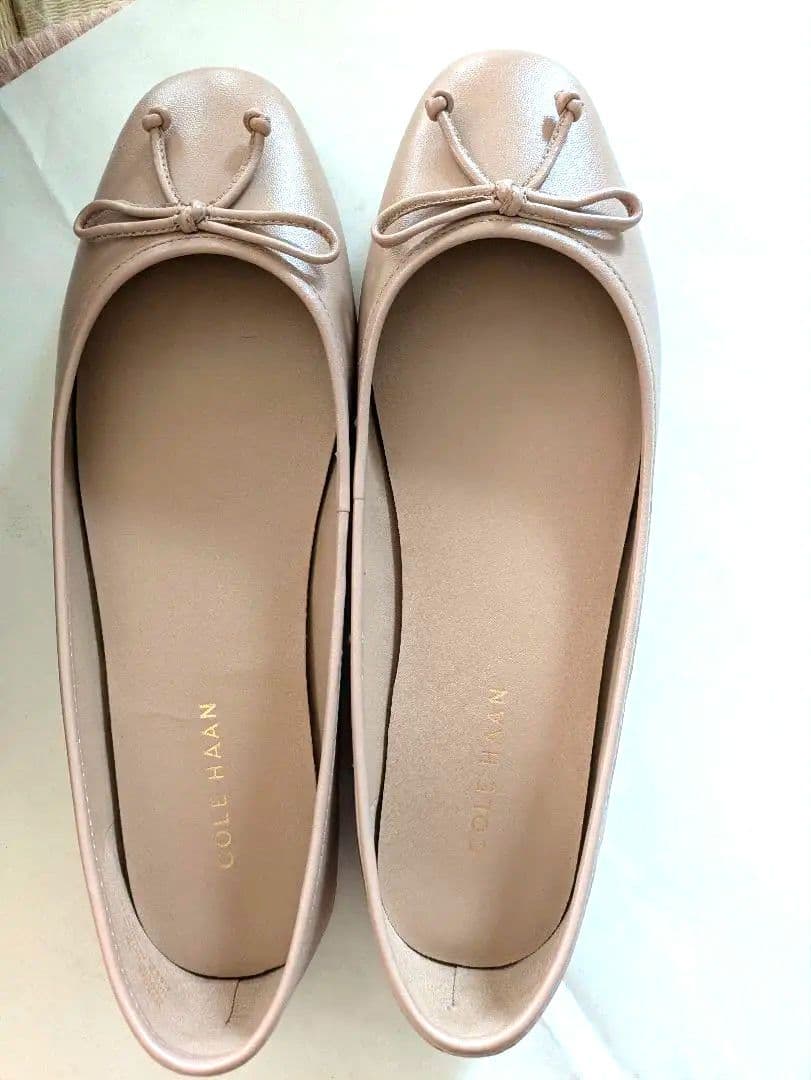 美品です。COLE HAAN ベージュ バレエシューズ